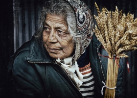 Old lady sale on the street